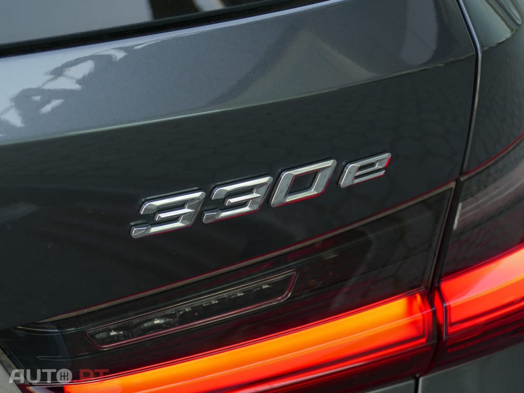 BMW 330 e Touring Pack M Auto