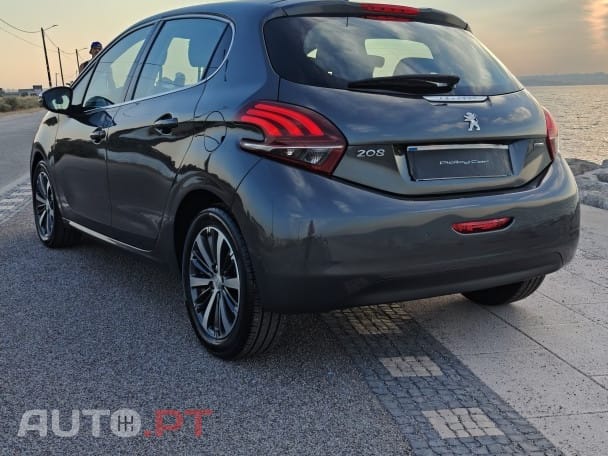 Peugeot 208 1.2 PureTech Allure EAT6