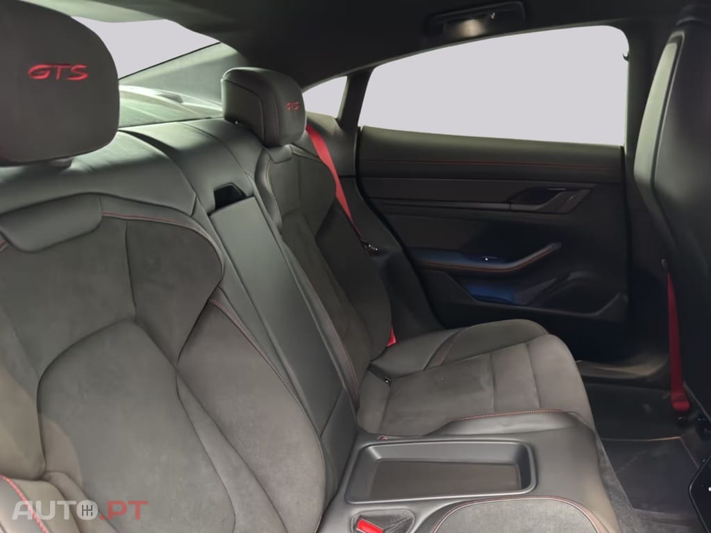 Porsche Taycan GTS I.V.A DEDUTIVEL 