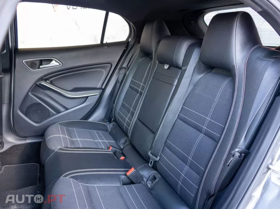 Mercedes-Benz GLA 220 CDI 4Matic 7G-DCT Style