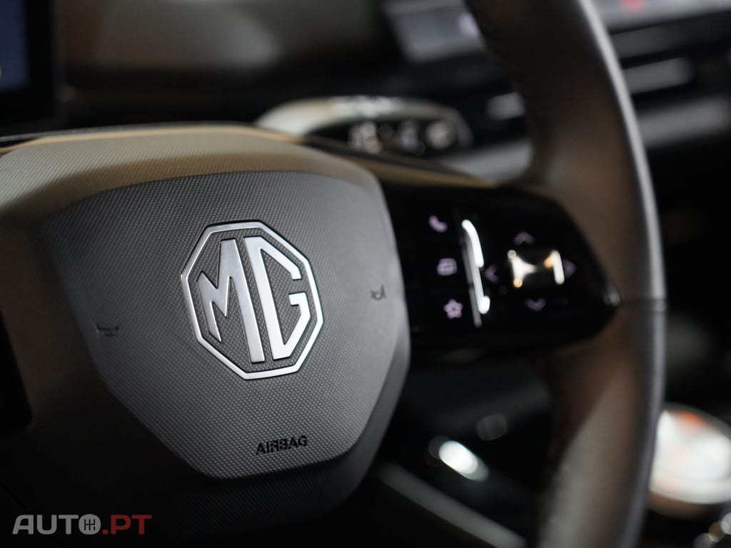 MG MG4 64 kWh Luxury