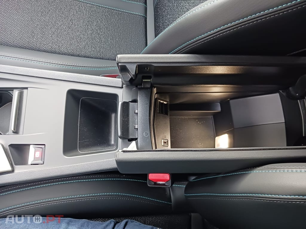 Peugeot 408 1.2 Hybrid Allure e-DCS6