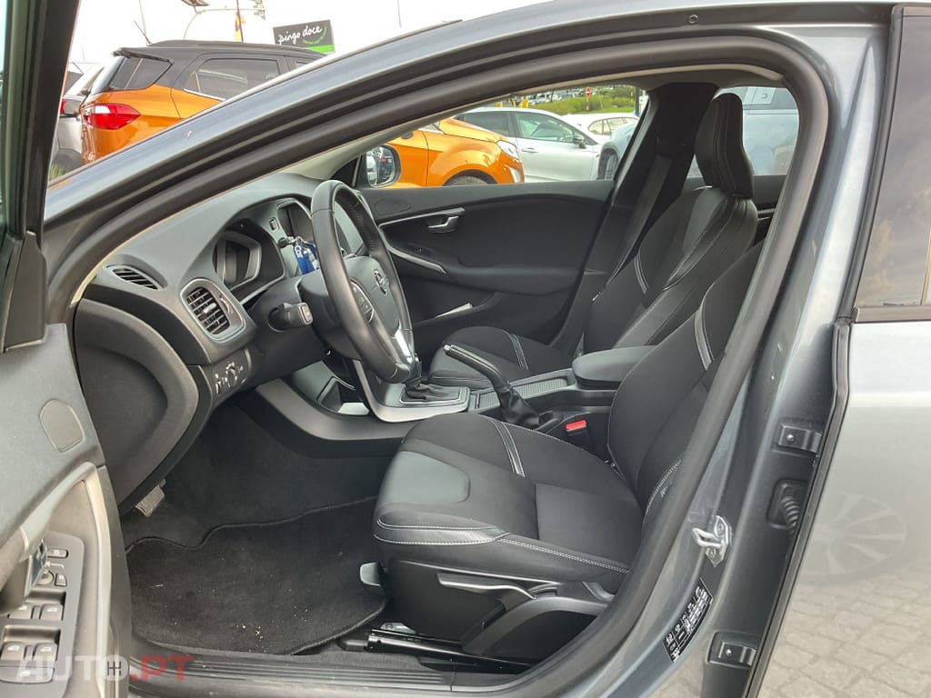Volvo V40 2.0 D2 Momentum Geartronic