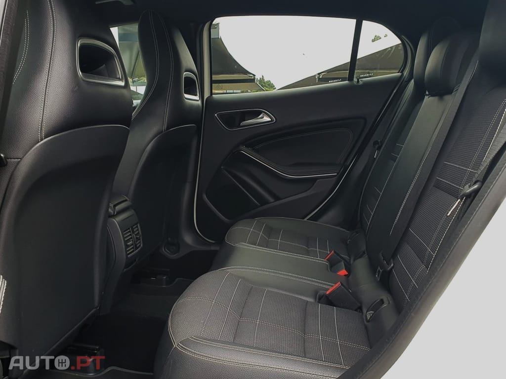 Mercedes-Benz GLA 220 CDI 4Matic 7G-DCT Urban
