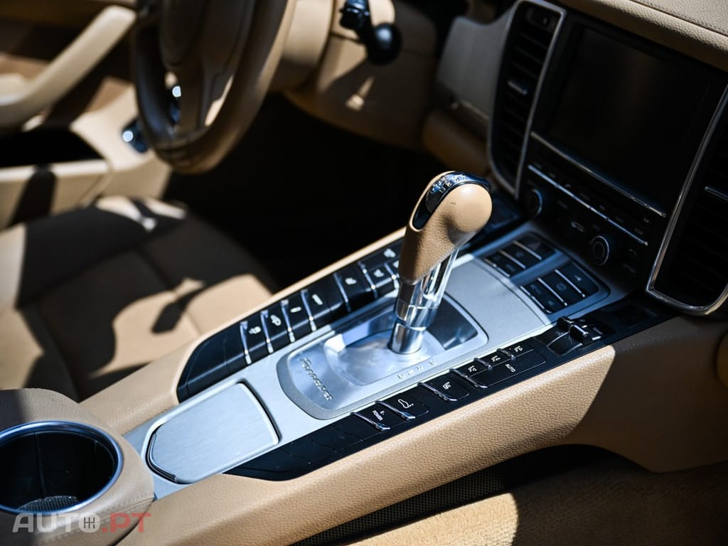 Porsche Panamera S Hybrid J19