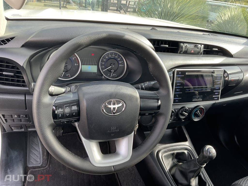 Toyota Hilux 2.4 D-4D 2WD CE