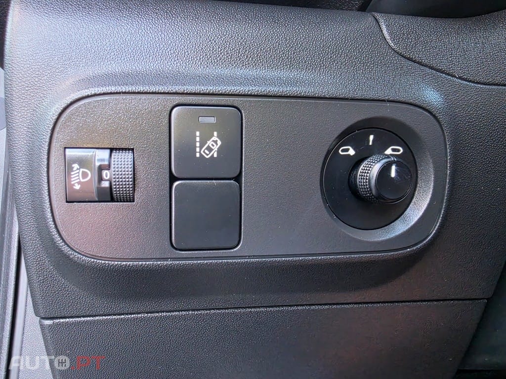 Citroën C3 Pure Tech S&S Shine — fotografia 14