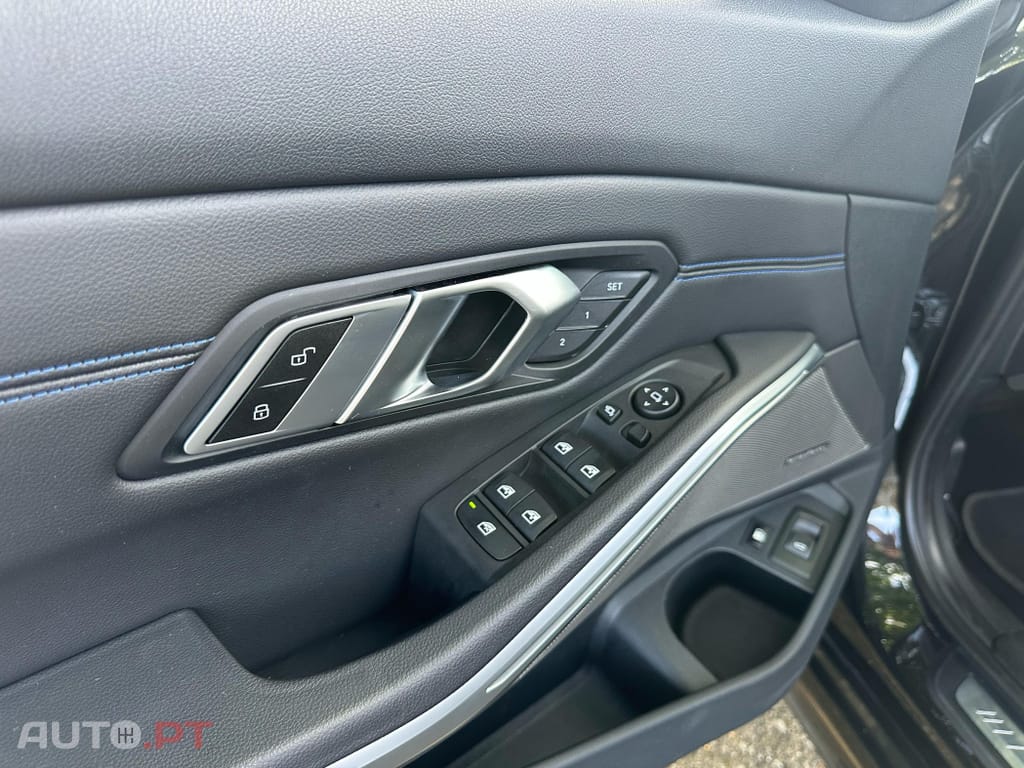BMW 330 e Touring Pack Desportivo M Auto