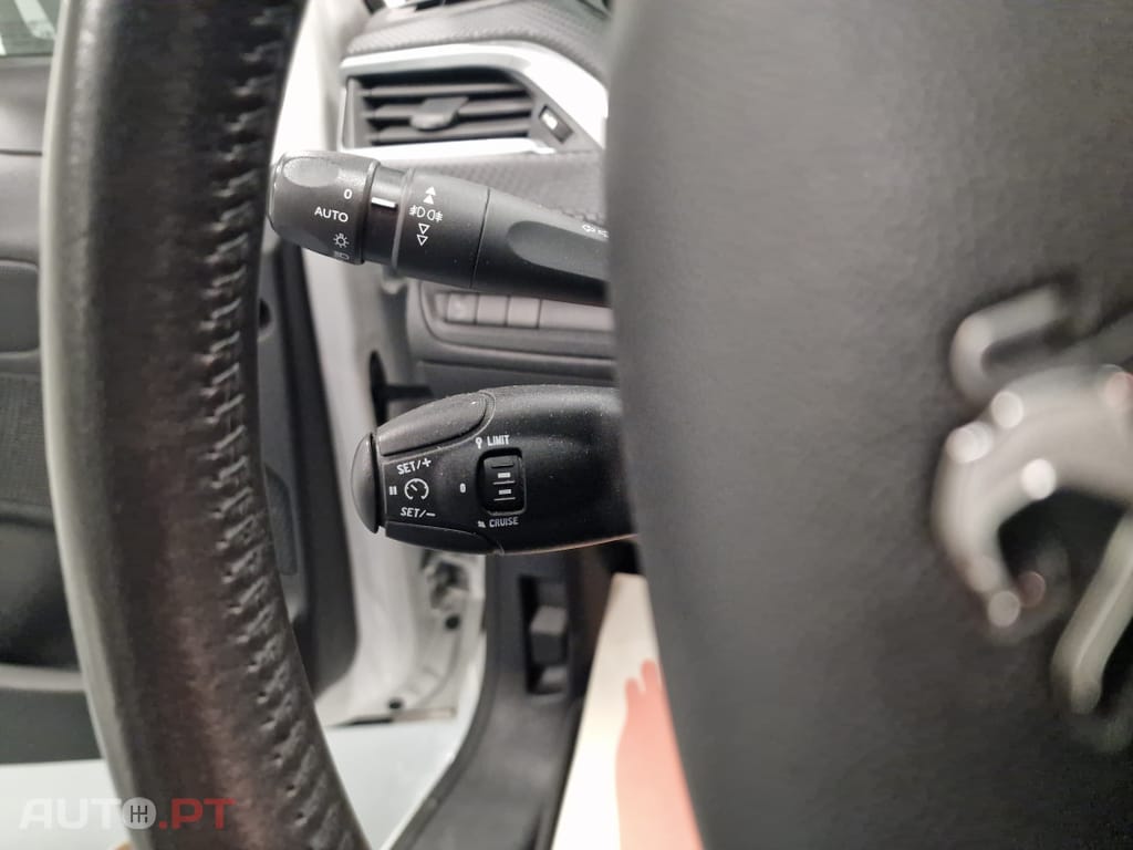Peugeot 208 1.6 BlueHDi Style