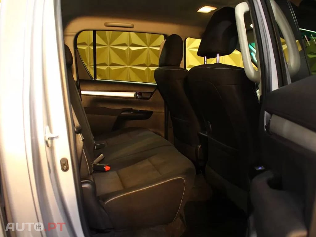 Toyota Hilux 2.4 D-4D 4WD Tracker