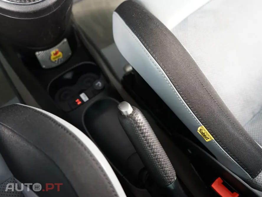 Abarth 695 Outro