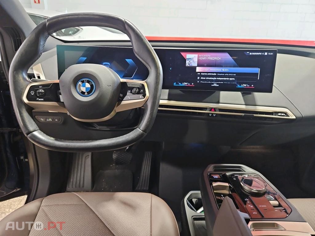 BMW iX xDrive 40 Pack Desportivo
