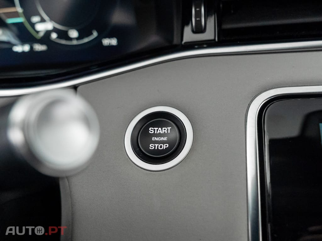 Land Rover Evoque 1.5 P300e AWD R-Dynamic S Auto