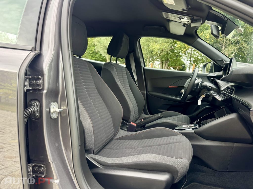 Peugeot 2008 1.5 BlueHDi Active EAT8
