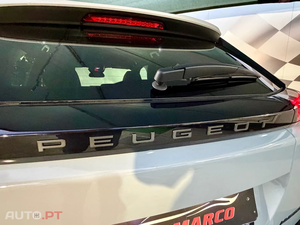 Peugeot 2008 1.2 Hybrid Allure e-DCS6