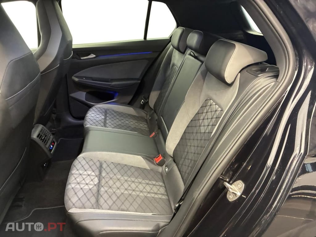 Volkswagen Golf 1.5 eTSI OPF R-Line DSG7