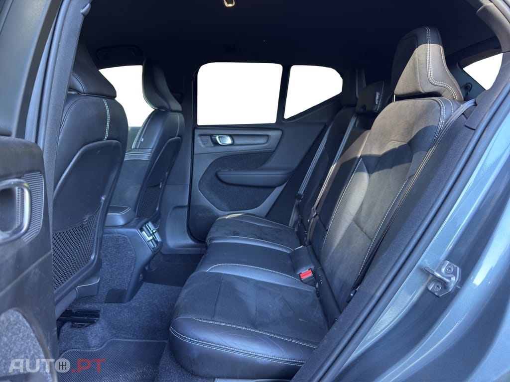 Volvo XC40 2.0 T4 R-Design