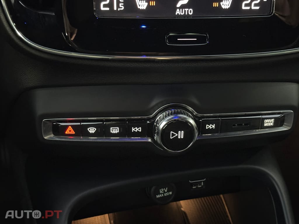 Volvo XC40 1.5 T4 PHEV Plus Dark