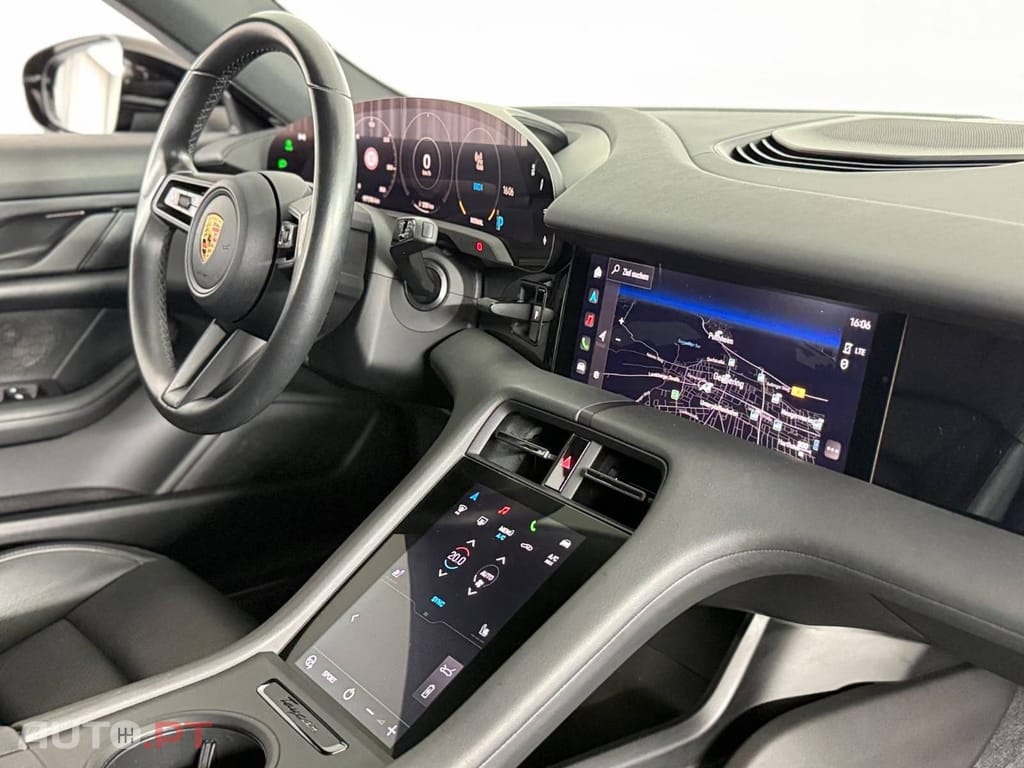 Porsche Taycan 4 