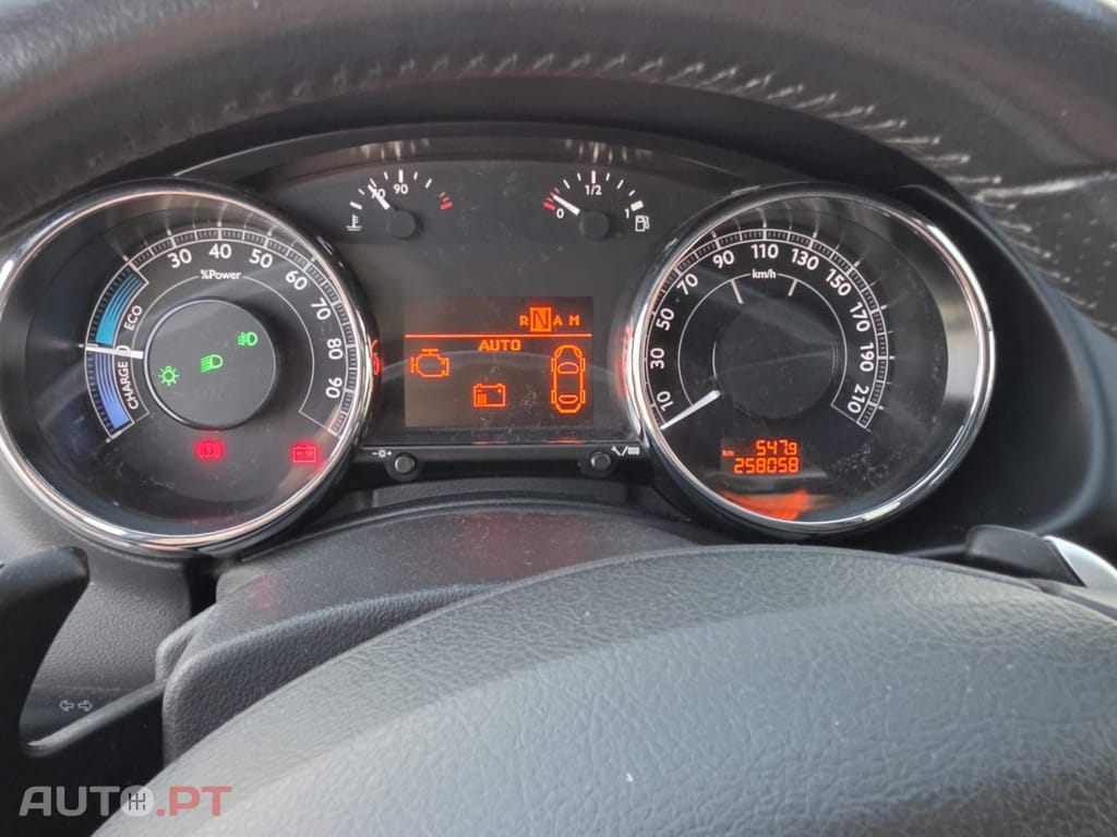 Peugeot 3008 2000 HDi hybrid4. 4x4 200Cvs. Automática 6299 — fotografia 11