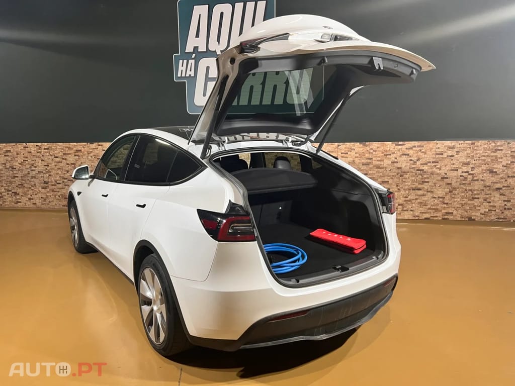 Tesla Model Y RWD