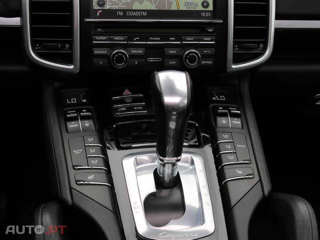 Porsche Cayenne Platinum Edition — fotografia 30