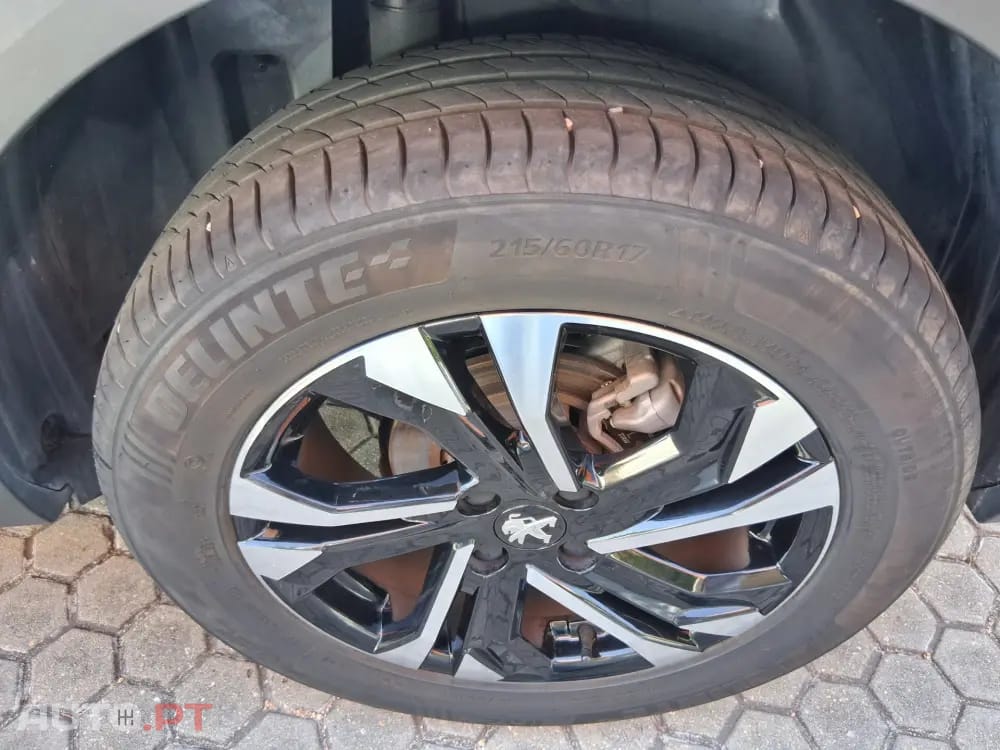 Peugeot 2008 1.2 PureTech Allure EAT8