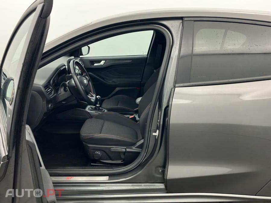 Ford Focus 1.0 EcoBoost Hybrid ST-LINE