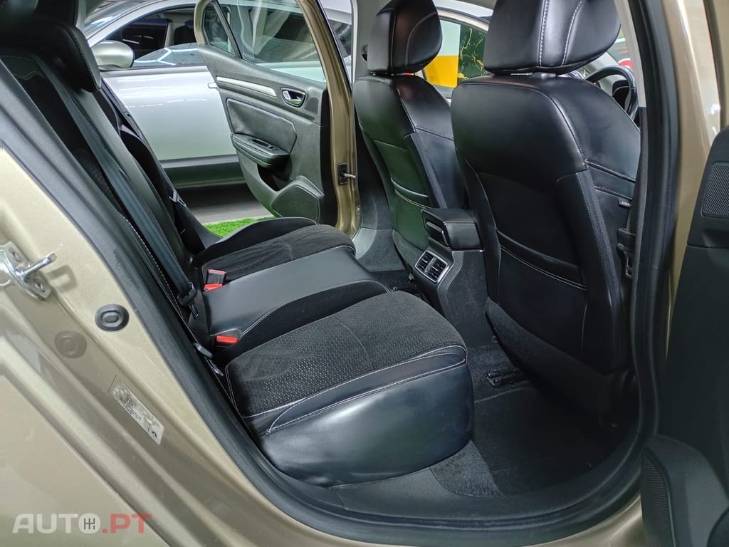 Renault Clio Outro