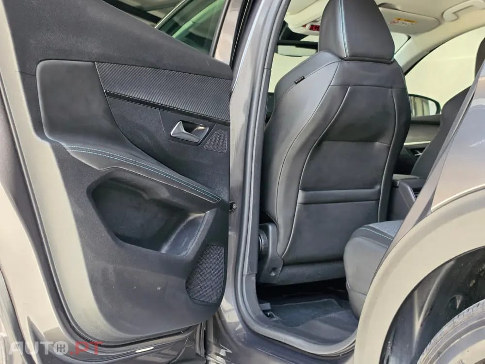 Peugeot 3008 1.6 Hybrid Allure e-EAT8