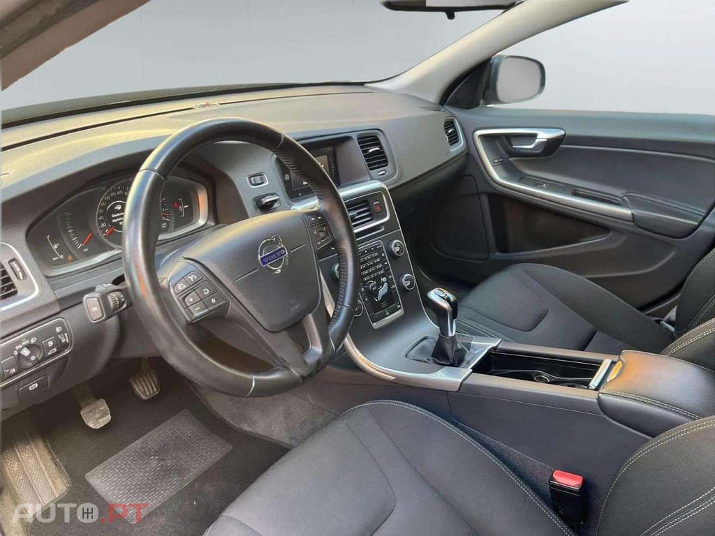 Volvo V60 2.0 D2 Momentum
