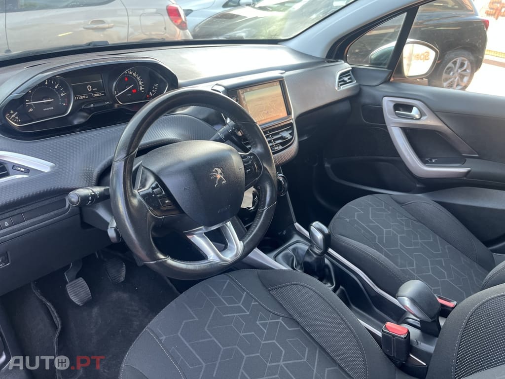 Peugeot 2008 1.2 VTi Allure