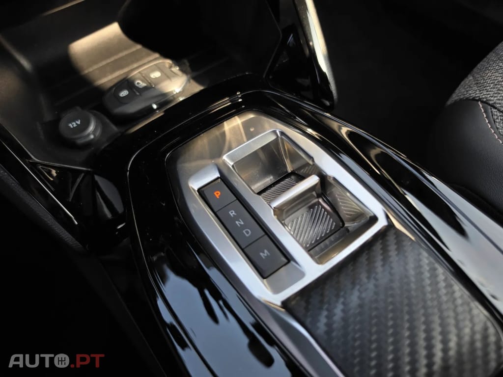 Peugeot 2008 Hybrid 136 e-DSC Allure