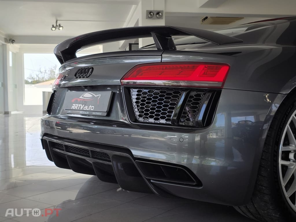 Audi R8 V10 plus 5.2 FSI quattro S tronic