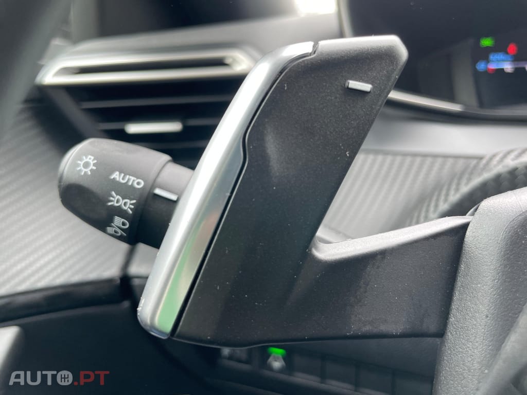 Peugeot 2008 1.2 Hybrid Allure e-DCS6