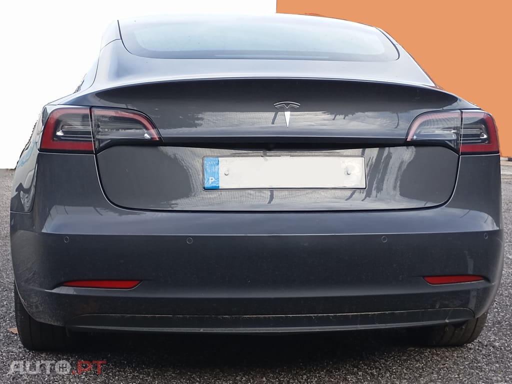 Tesla Model 3 SR+