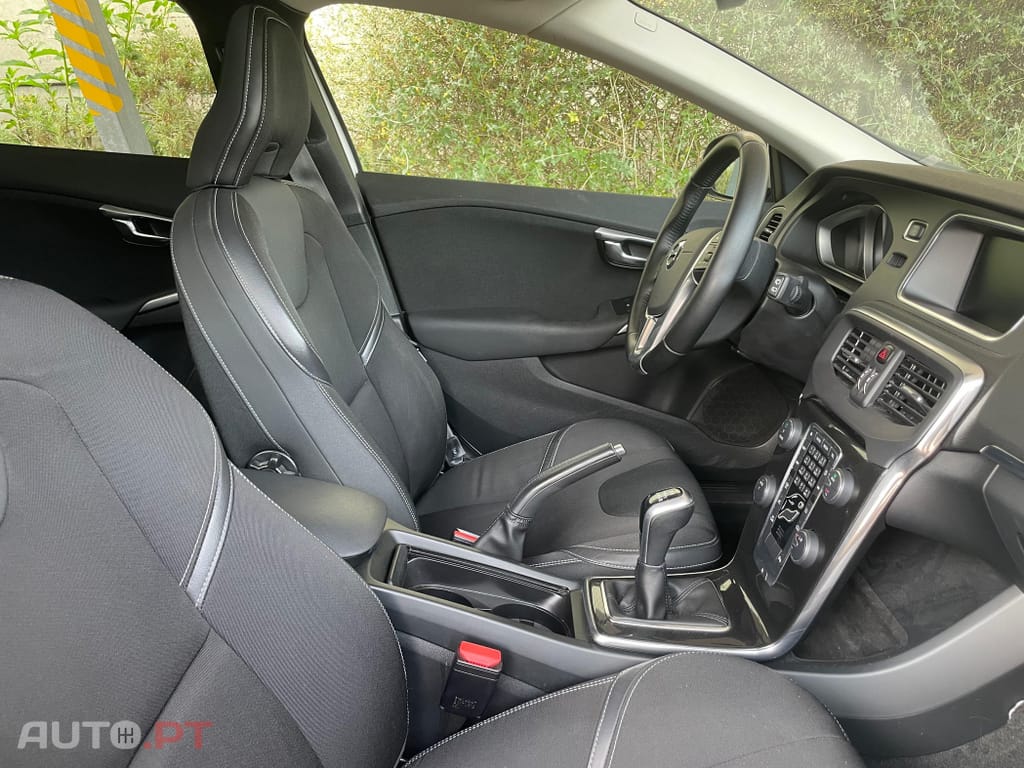 Volvo V40 2.0 D2 Momentum Eco
