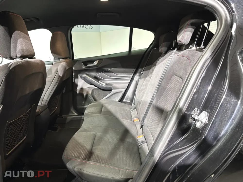 Ford Focus 1.0 EcoBoost MHEV ST-Line
