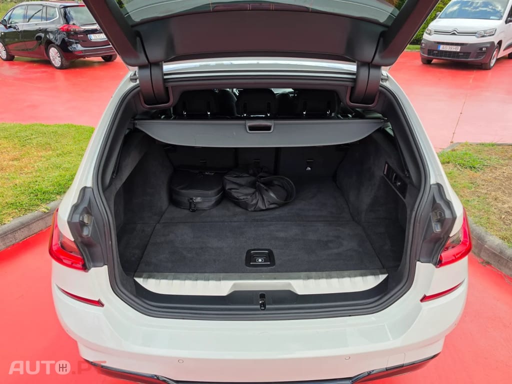 BMW 330 e Pack M Auto — fotografia 8