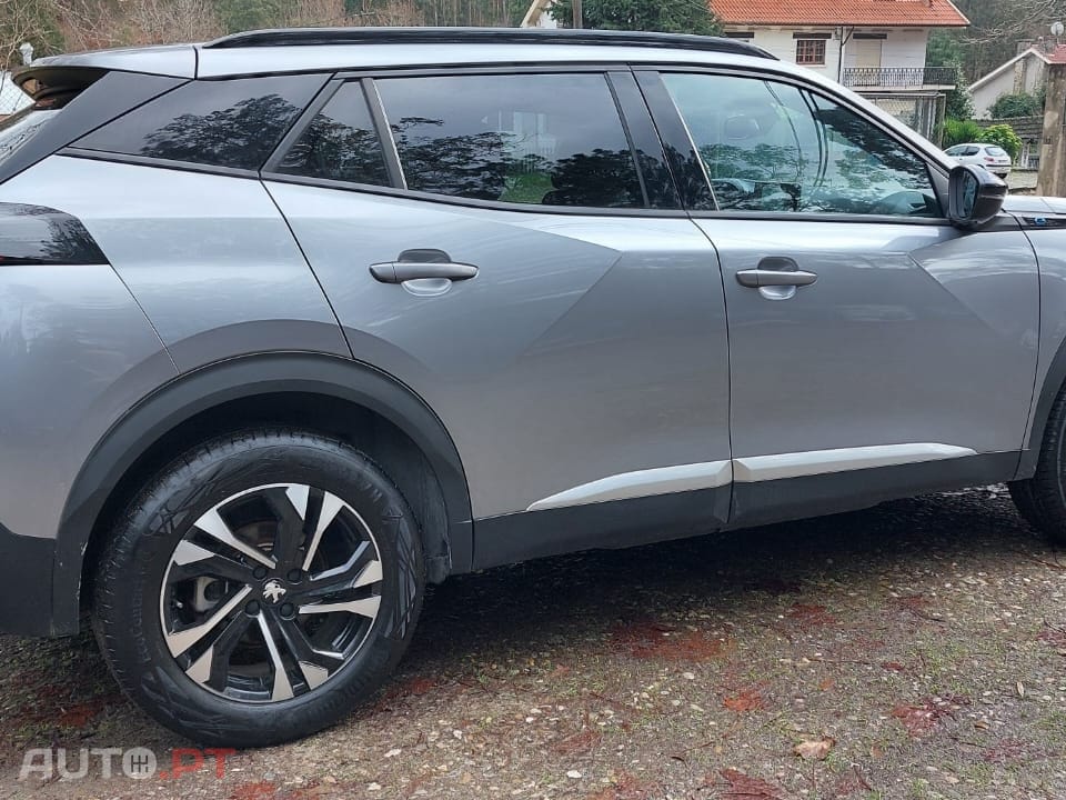 Peugeot E-2008 50 kWh Allure Pack