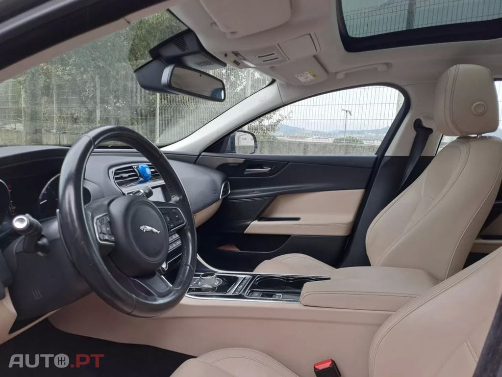 Jaguar XE 2.0 D Prestige Aut.