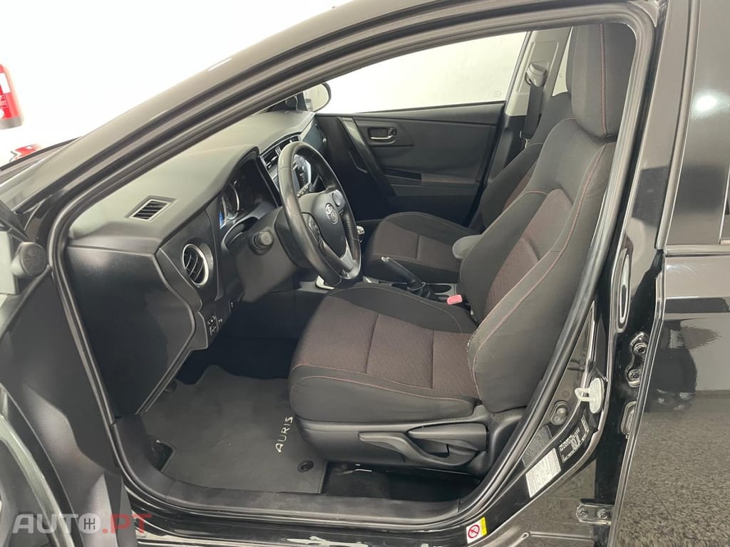 Toyota Auris 1.4 D-4D Exclusive+P.Sport