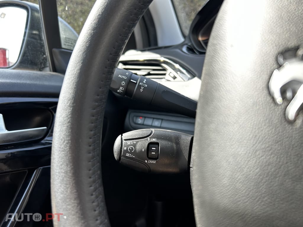 Peugeot 208 1.2 PureTech Signature