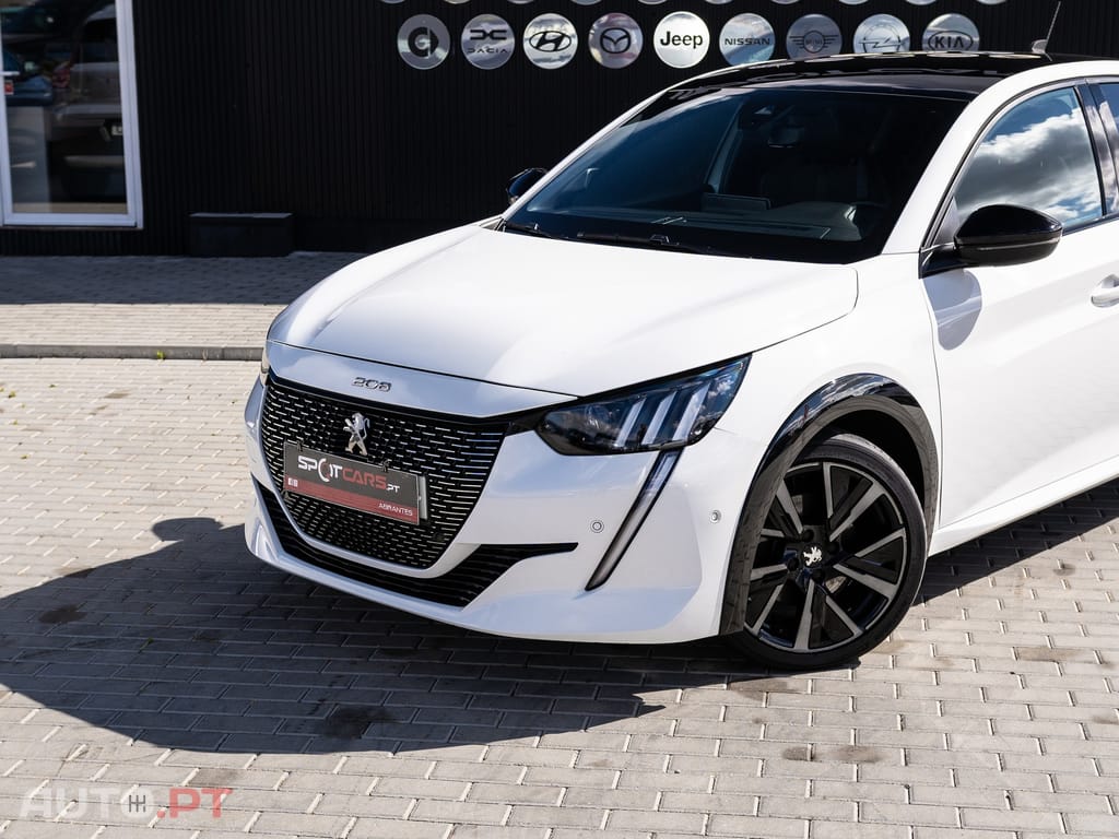 Peugeot 208 1.5 BlueHDi GT — fotografia 3