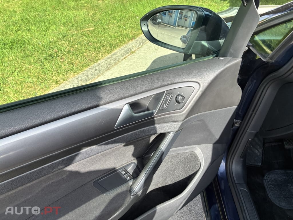 Volkswagen Golf 1.6 TDI 4Motion BlueMotion Comfortline — fotografia 9
