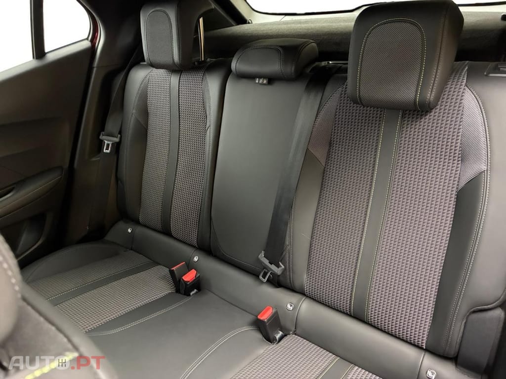 Peugeot 2008 1.2 PureTech GT EAT8