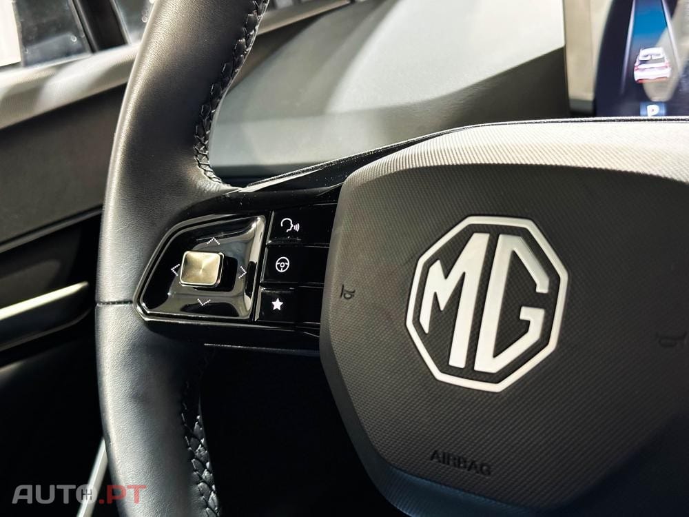 MG MG4 77 kWh Extended Range Luxury