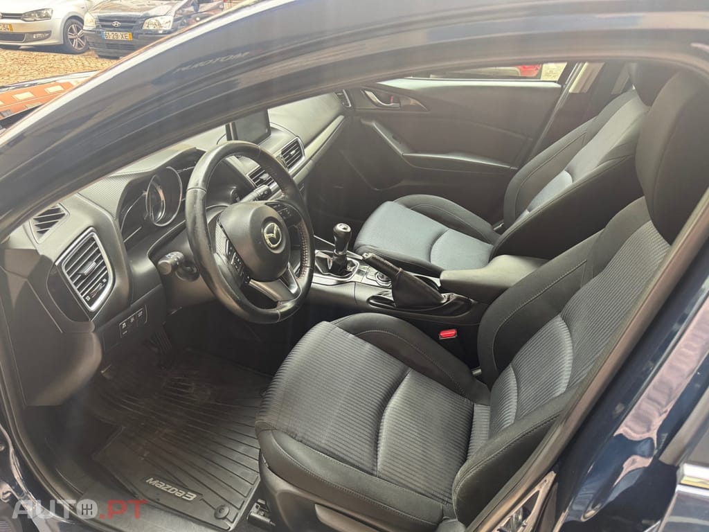 Mazda 3 1.5 Sky-D Excellence Navi