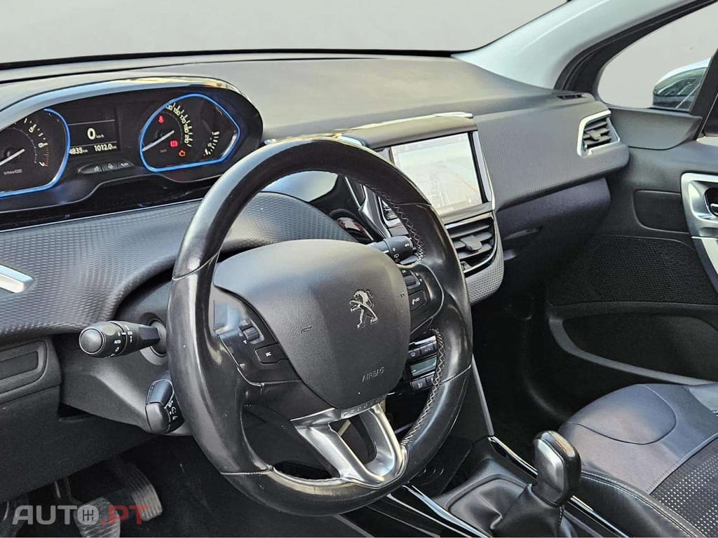 Peugeot 2008 1.2 VTi Allure