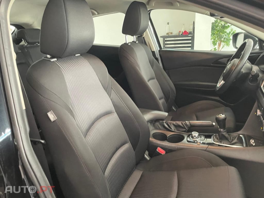 Mazda 3 1.5 Sky-D Evolve HS Navi